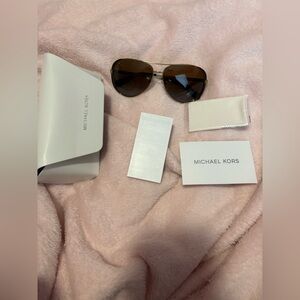 Michael kors sunglasses with case